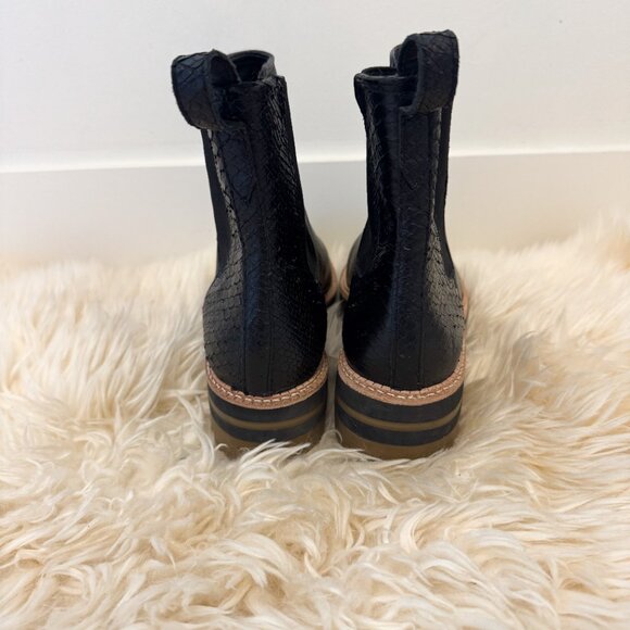 NWOT Kaanas Black Pontevedra Chealsea Boot (7) - Picture 4 of 8